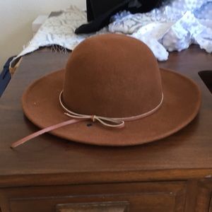 100% Wool brown Rhythm. Hat M/L